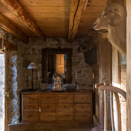 فندق Arthaus Megeve *